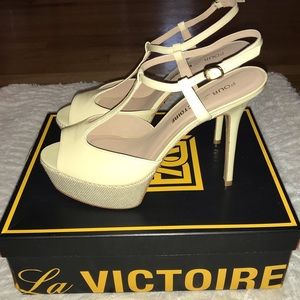 Pour La Victoire Platform TStrap Sandals Eggshell8